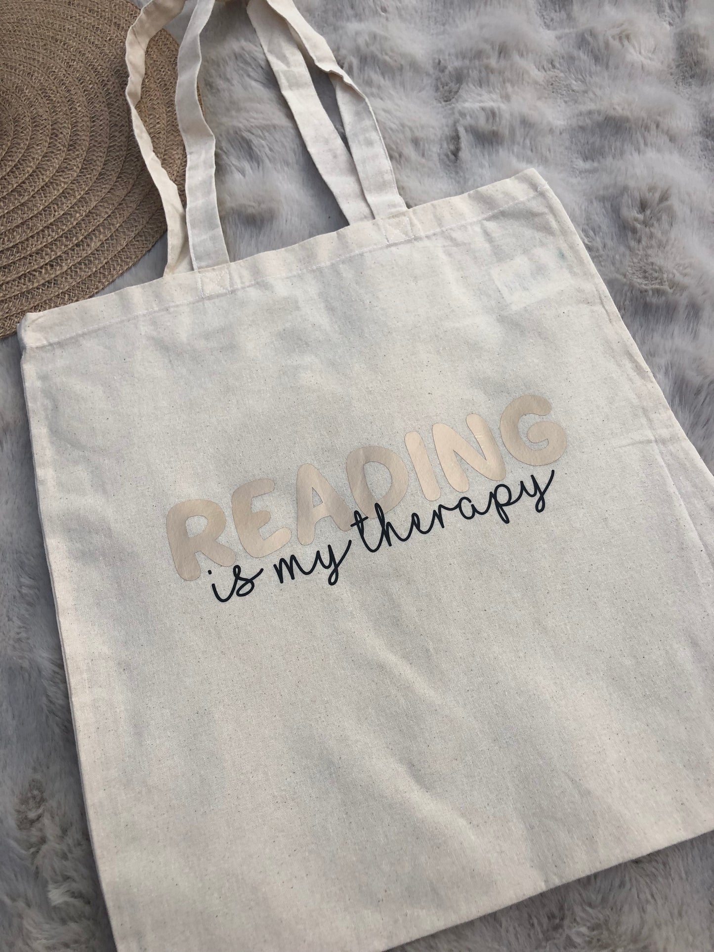 Canvastas “reading is my therapy”