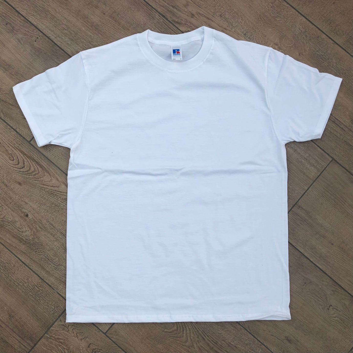 T-shirt man met kleine opdruk