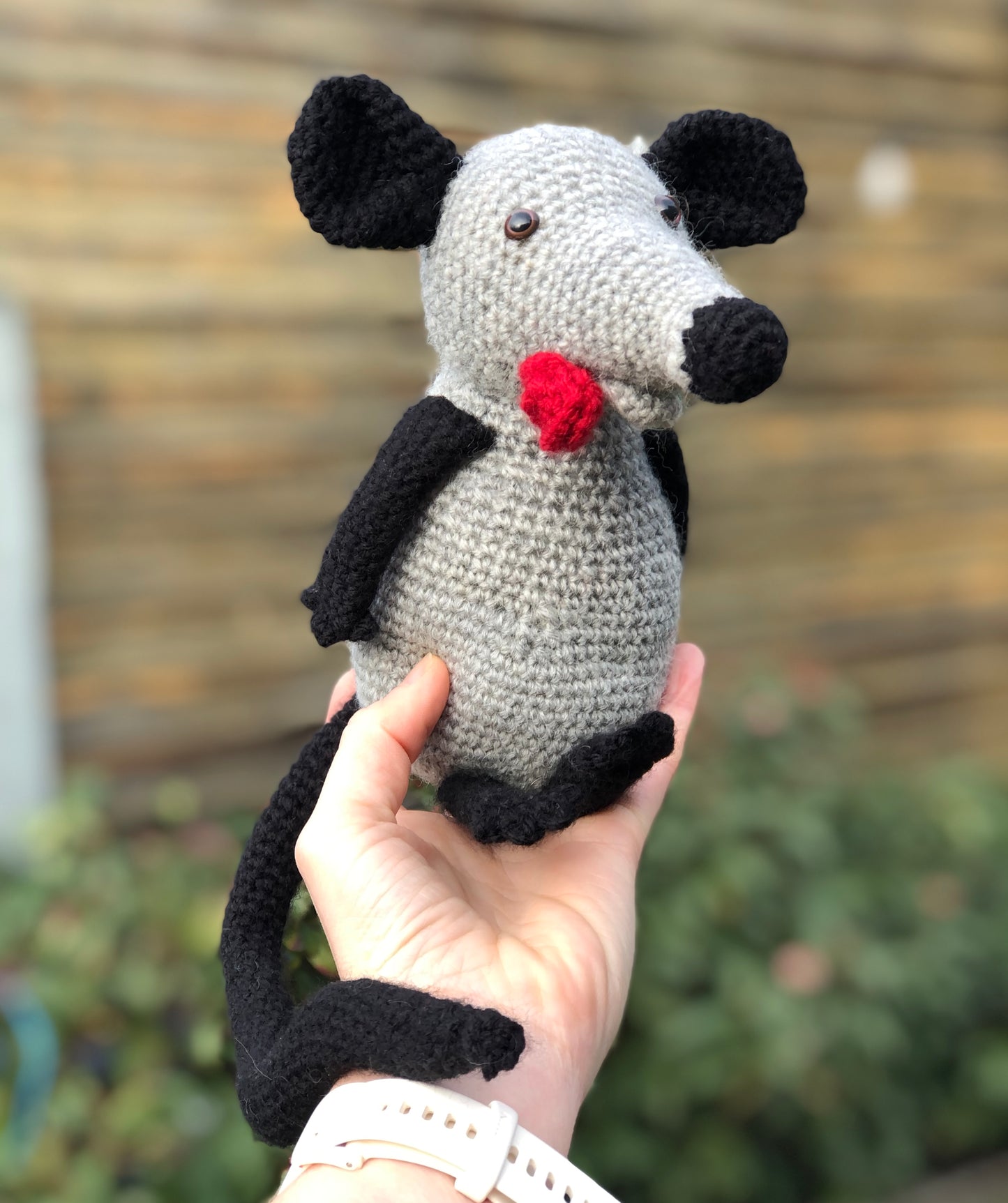 Amigurumi rat met roos